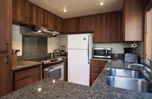 Alpine Meadows Casa | Alpine Darling- Hot Tub- Pet Friendly- 3 Minute Drive to Palisades Tahoe