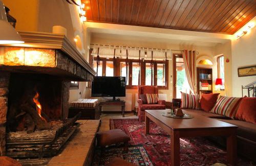 Arachova Apartamento | Alpine Escape Maisonette by Ski Alure