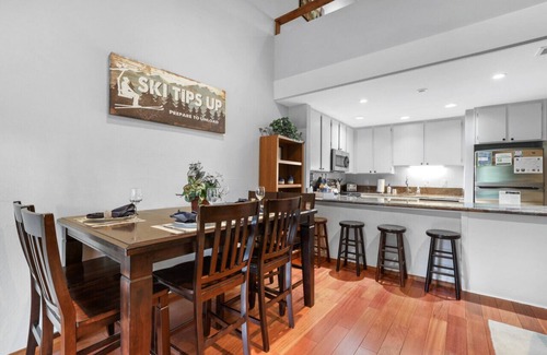 Carnelian Bay Condominio | Alpine Escape: Tahoe Oasis Steps from Lake