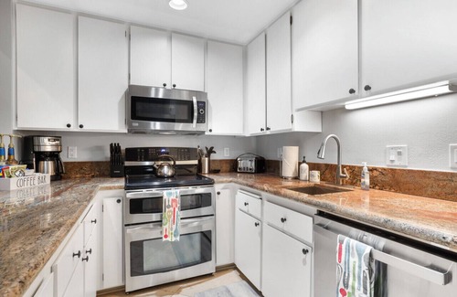 Carnelian Bay Condominio | Alpine Escape: Tahoe Oasis Steps from Lake