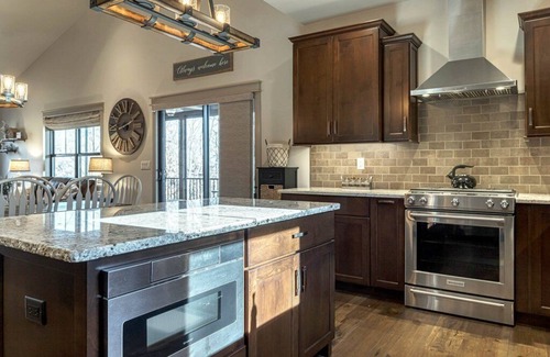 Innsbrook Casa | Alpine Getaway with Hot Tub