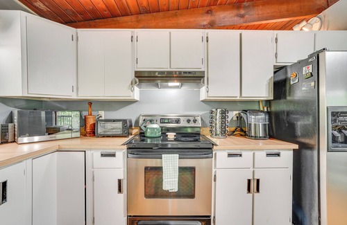 Delevan Cabina | 'Alpine House' Modern Delevan Cabin on 2 Acres