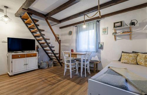 Gorenja Trebusa Apartamento | Alpine House Naturalina - Happy Rentals