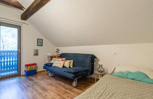 Gorenja Trebusa Apartamento | Alpine House Naturalina - Happy Rentals