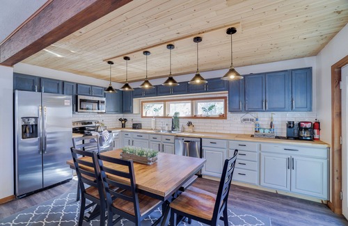 East Stroudsburg Cabina | Alpine Lodge - Hot tub - Sauna - 3BD-2BA