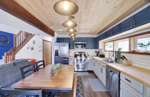 East Stroudsburg Cabina | Alpine Lodge - Hot tub - Sauna - 3BD-2BA