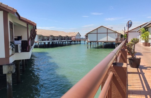 Taman Tanjung Chalet De Esquí | Alpine LXPD Premium Water Chalet