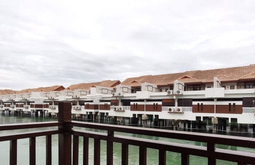 Taman Tanjung Casa | Alpine LXPD Water Chalet