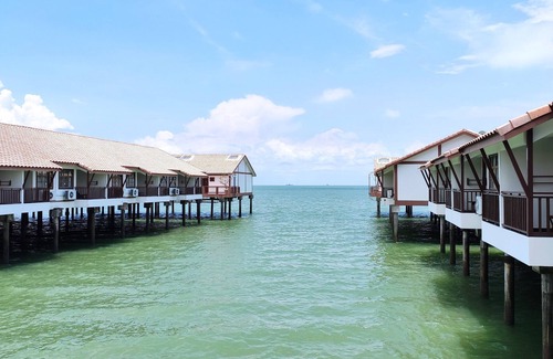 Taman Tanjung Casa | Alpine LXPD Water Chalet