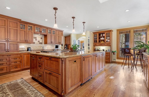 Beaver Creek Casa | ALPINE MANSION, 9bd + LOFT BR SLEEPS 24 HUGE 8000 sq ft EXCLUSIVE BEAVER CREEK!
