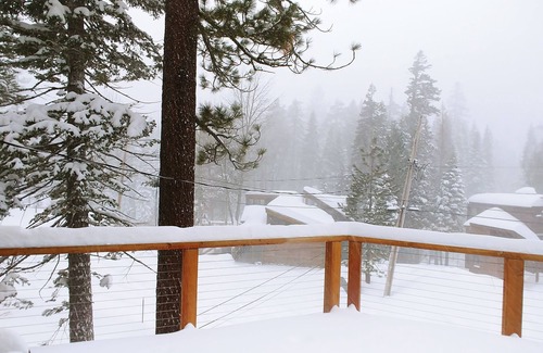 Alpine Meadows Cabina | Alpine Meadows Retreat w / Hot Tub and Sauna - North Lake Tahoe