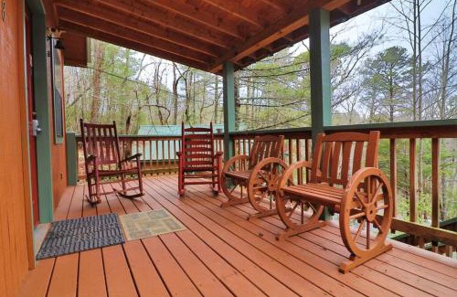 Helen Casa | Alpine Mountain Sweetheart Cabin Jacuzzi #8