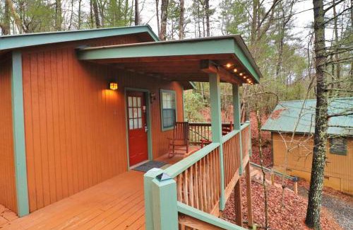 Helen Casa | Alpine Mountain Sweetheart Cabin Jacuzzi #8