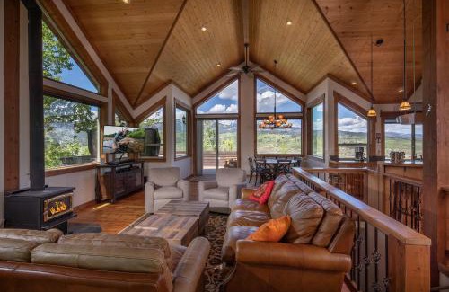 Alpine Casa | Alpine Recharge by KABINO Huge Views Hot tub Garage PS3 WiFi Loft