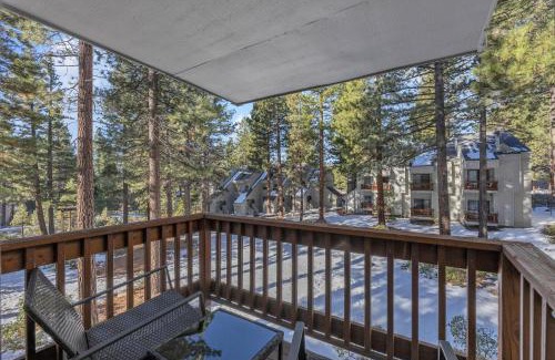Incline Village Apartamento | Alpine Retreat in the Heart of Incline Village condo