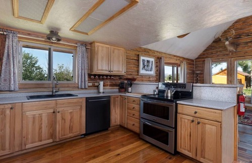 Tetonia Cabina | Alpine Retreat | Teton Views, Steller Skiing, National Parks