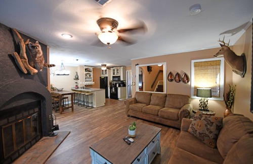 Helen Chalet De Esquí | Alpine Riverside Retreat Downtown Helen