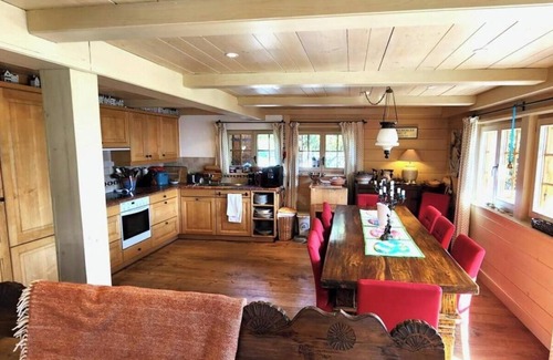 Verbier Chalet De Esquí | Alpine Serenity: Stylish Chalet with Scenic Views and Spacious Layout
