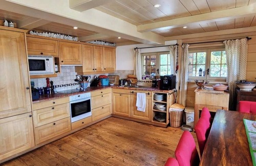 Verbier Chalet De Esquí | Alpine Serenity: Stylish Chalet with Scenic Views and Spacious Layout