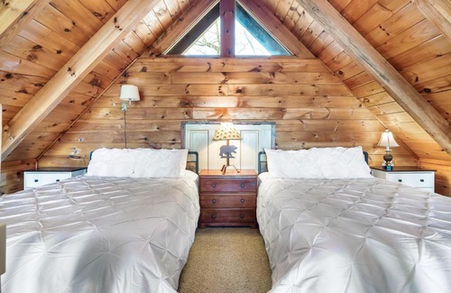 Sevierville Casa | Alpine Splendor Family Game Room Views Hot Tub