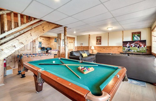 Sevierville Casa | Alpine Splendor Family Game Room Views Hot Tub
