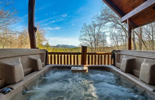 Sevierville Casa | Alpine Splendor Family Game Room Views Hot Tub