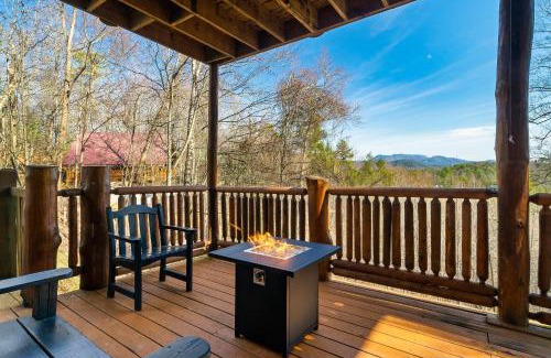 Sevierville Casa | Alpine Splendor Family Game Room Views Hot Tub