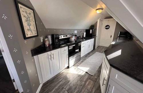 Sunapee Apartamento | Alpine Suite - Walk to Lake Sunapee and Restaurants
