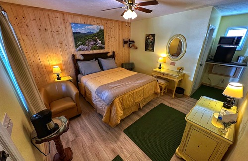 Blowing Rock Hotel | Alpine Village Inn