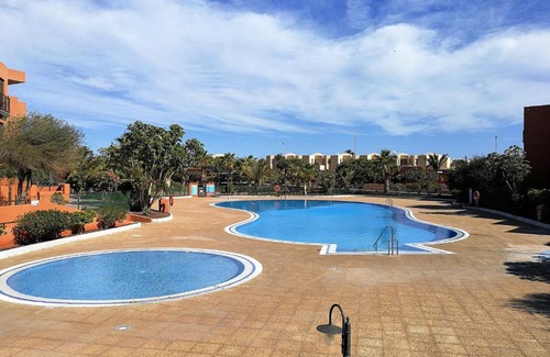 Granadilla de Abona Apartamento | alquilaencanarias El Medano Sotavento A, terrace & pool