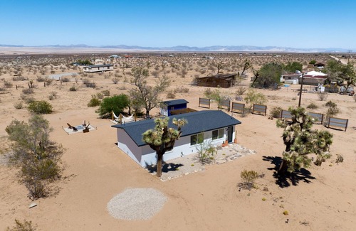 Landers Casa | Alta Azul - Cozy Cabin Near Goat Mountain W/Hot Tub! 1 Bedroom Home by RedAwning