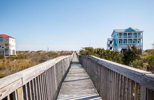 Yaupon Beach Casa | Alta Mira by Oak Island Accommodations