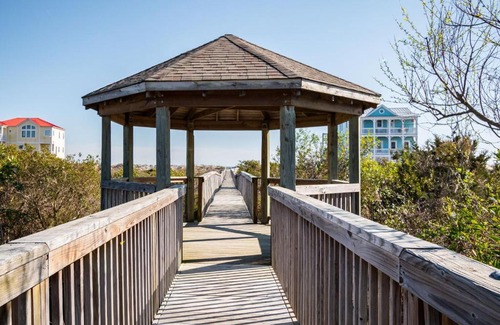 Yaupon Beach Casa | Alta Mira by Oak Island Accommodations