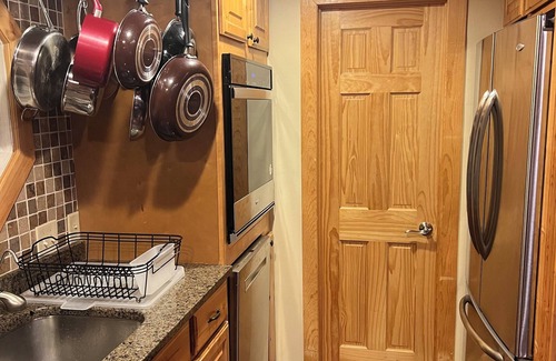 Salt Lake Mountain Resorts Cabina | Alta Supreme Chalet TRUE Ski In, Ski Out mid mountain slope side, Hot tub, WiFi