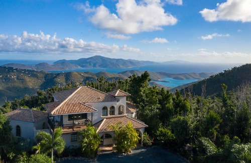 Bordeaux Mountain Casa | Alta Vista - Propiedad en perfecto estado, vistas de 50 millas.