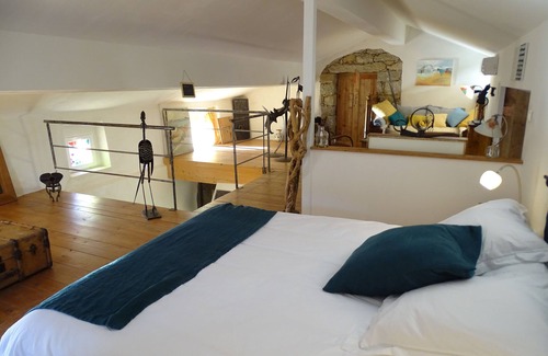 Altagene Casa | Bed and Breakfast Altagène, encanto y esculturas, "arte y cerdo"
