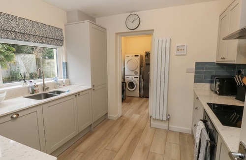 Freshwater Cabaña | ALTAIR, family friendly, character holiday cottage in Freshwater