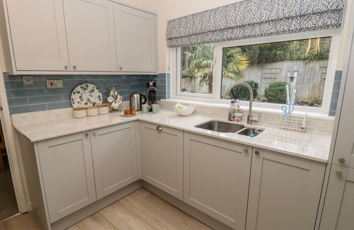 Freshwater Cabaña | ALTAIR, family friendly, character holiday cottage in Freshwater