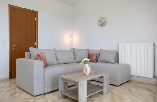 Kalpaki Apartamento | Altamira Apartment One - 1st Floor, 8 people, veranda with views