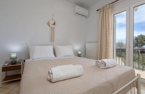 Kalpaki Apartamento | Altamira Apartment One - 1st Floor, 8 people, veranda with views