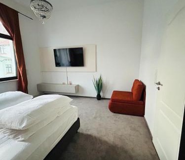 Saarbruecken Apartamento | Altbau-Juwel, Antik trifft Modern im Denkmalhaus