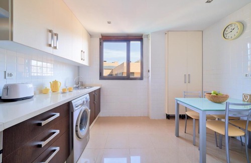 R.E.N.F.E. Apartamento | Alterhome Apartamento con piscina María Zambrano