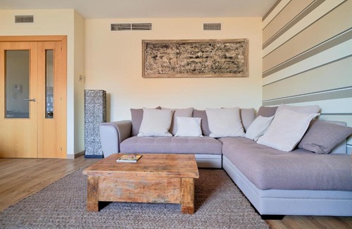 R.E.N.F.E. Apartamento | Alterhome Apartamento con piscina María Zambrano