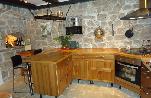 Lustica Villa | Altes Steinhaus auf offenerSeeseite von Lustica mit Pool und Garten, ruhige Lage