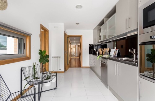 Nogueira Apartamento | ALTIDO - Casa Elegante c/Varanda & 2 Terraços no Porto