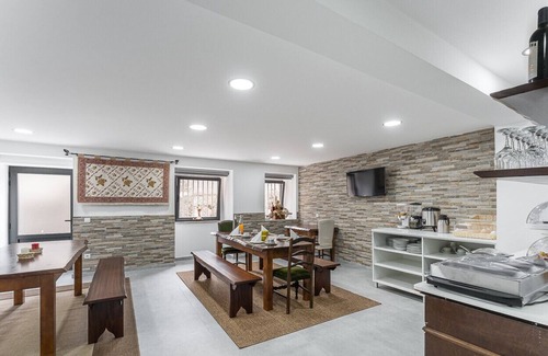 Mangualde Apartamento | ALTIDO Delightful unit w/ Gym & Communal pool