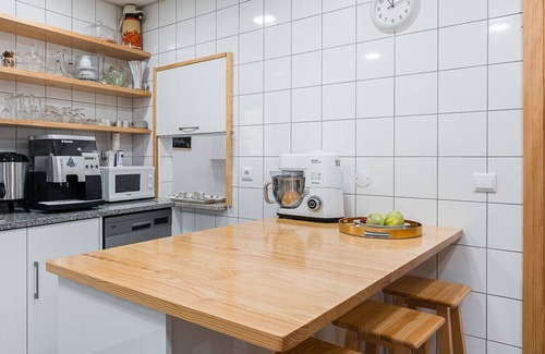 Mangualde Apartamento | ALTIDO Delightful unit w/ Gym & Communal pool