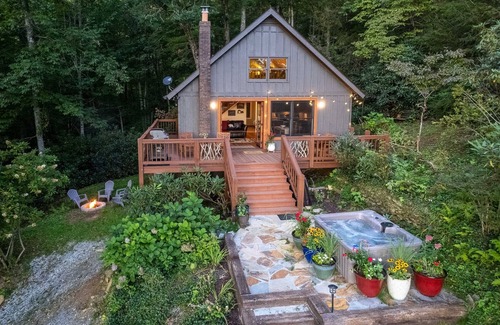Cashiers Cabina | Altitude Adjustment - Mountain Cabin Located on the Eastern Continental Divide! With a Hot Tub!