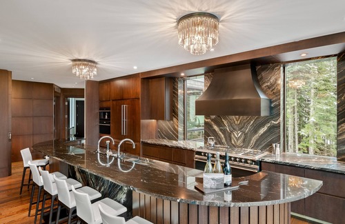 Whistler Creekside Chalet De Esquí | Altitude Retreat / Kadenwood / Private Neighbourhood & Gated Ski in Ski out Home