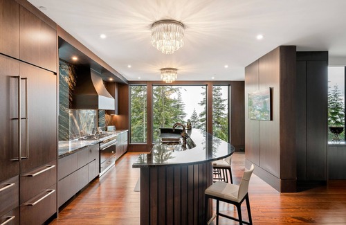 Whistler Creekside Chalet De Esquí | Altitude Retreat / Kadenwood / Private Neighbourhood & Gated Ski in Ski out Home